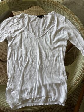 Theory White V-Neck Short Sleeve Knit Top.